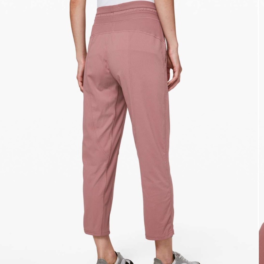 Lululemon Athletica Red Dust Dance Studio Crops Size 4 - Picture 3 of 11